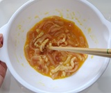 下味と肉をよく和える