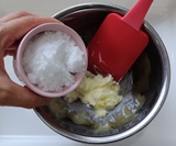 砂糖を加える