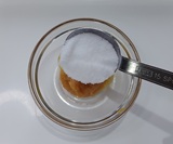 味噌と砂糖を合わせる